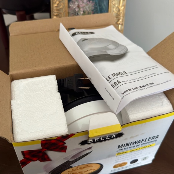 BELLA Mini Unicorn 4" Waffle Maker Silver BPA Free Recipes Included NEW Open Box - Picture 11 of 11